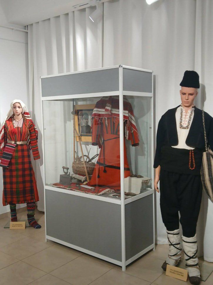 Ученици посетиха изложбата „Батак 1876 г. – хроника на една безсмъртна пролет“ в Исторически музей – Димитровград.