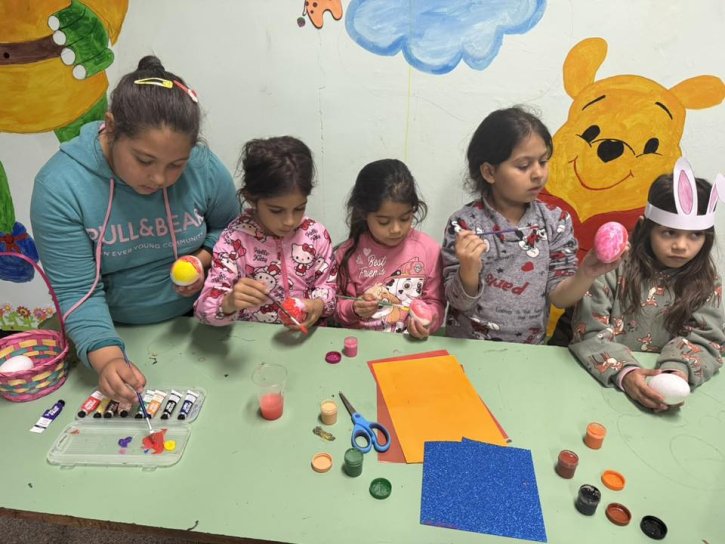 Ученици и родители се включиха в нашата великденска творческа работилничка.