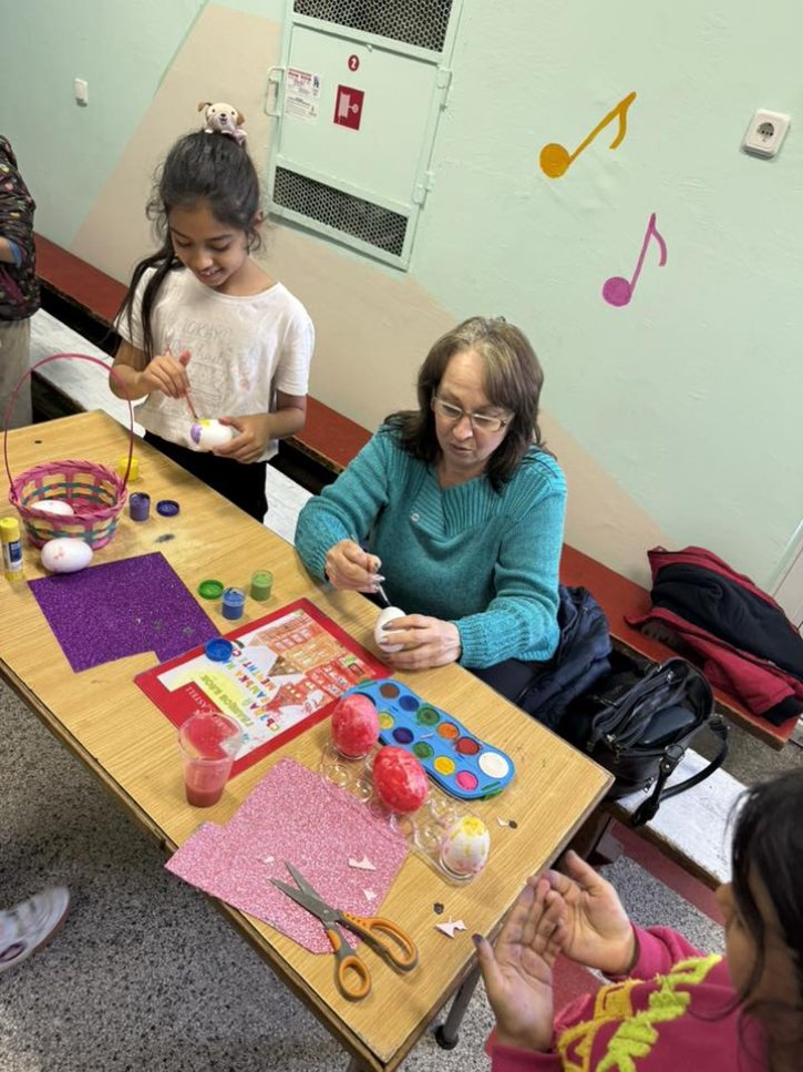 Ученици и родители се включиха в нашата великденска творческа работилничка.