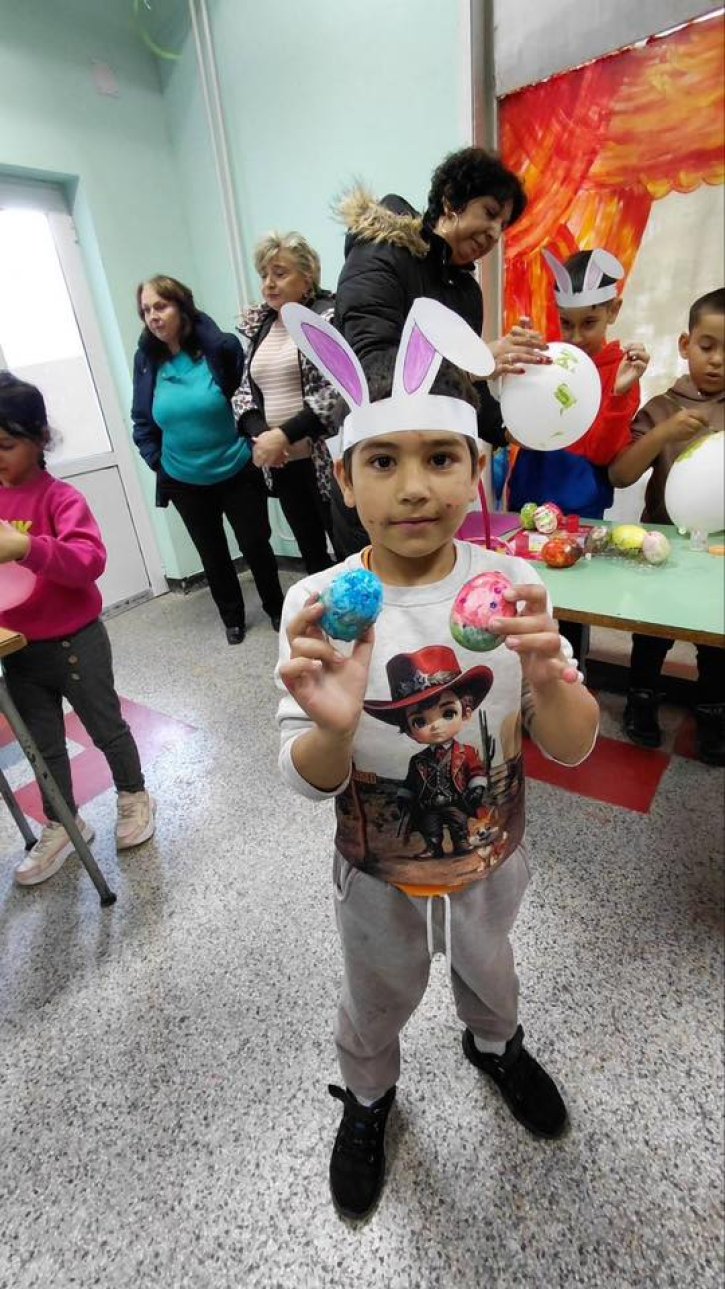 Ученици и родители се включиха в нашата великденска творческа работилничка.
