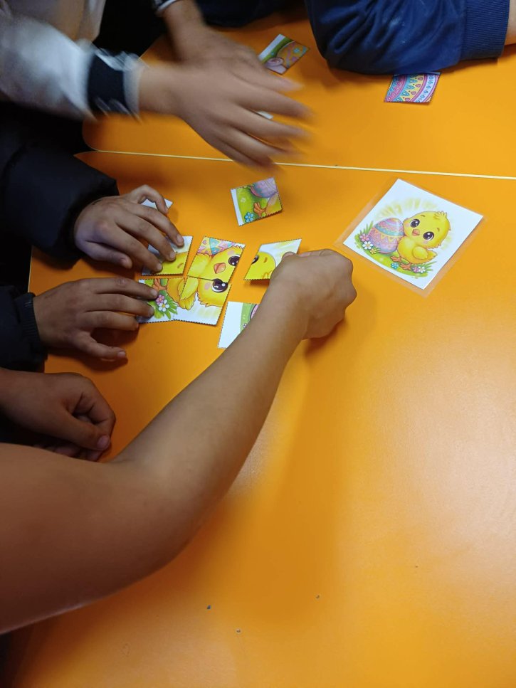 Празнична инициатива с великденски игри, викторина и кулинарно състезание.