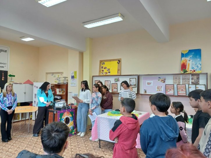 Празнична инициатива с великденски игри, викторина и кулинарно състезание.