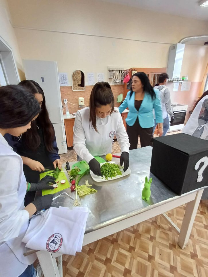 Празнична инициатива с великденски игри, викторина и кулинарно състезание.