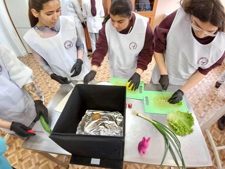 Празнична инициатива с великденски игри, викторина и кулинарно състезание.