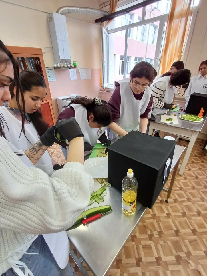 Празнична инициатива с великденски игри, викторина и кулинарно състезание.