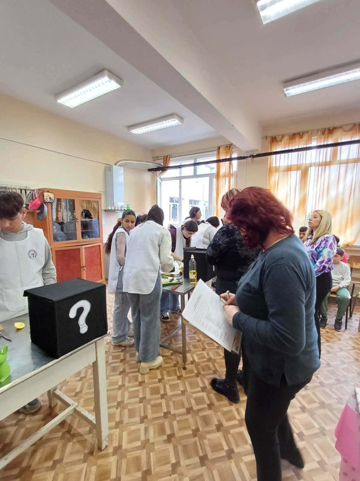 Празнична инициатива с великденски игри, викторина и кулинарно състезание.