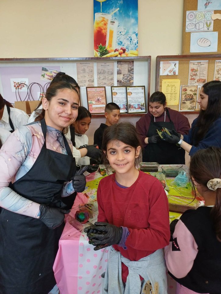 Празнична инициатива с великденски игри, викторина и кулинарно състезание.