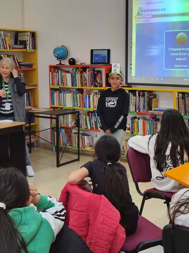 Ученици от 5. клас посетиха Градска библиотека „Пеньо Пенев“ в рамките на Националния маратон на четенето.