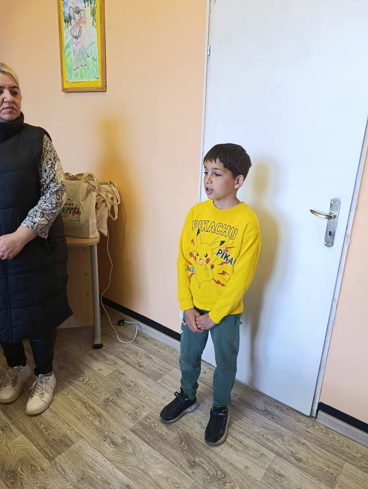 Празник на книгата в училищната библиотека с участие на ученици и гости от детска градина.