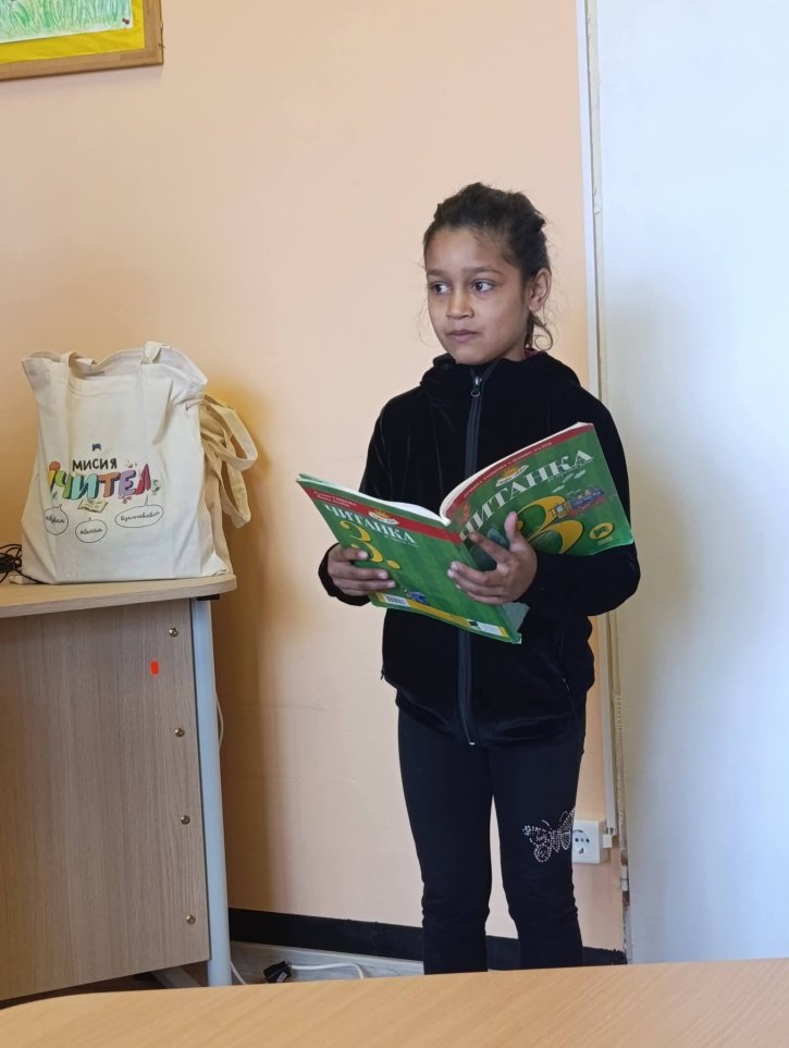 Празник на книгата в училищната библиотека с участие на ученици и гости от детска градина.