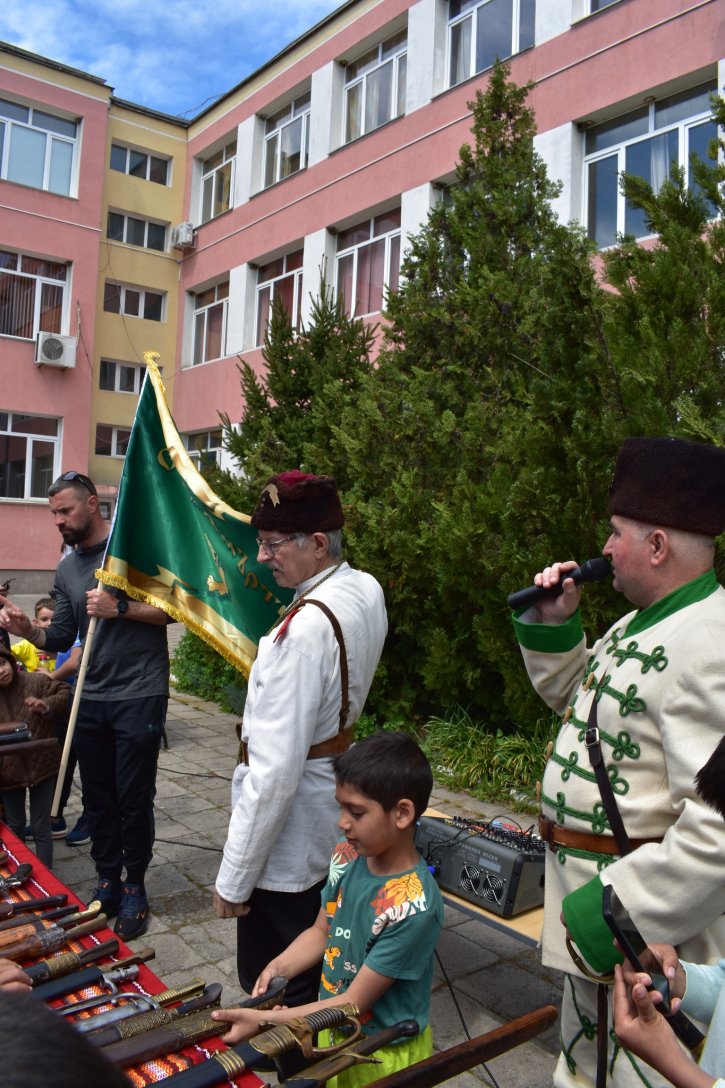 Тържество по повод 150 години от Априлското въстание с участието на НД „Традиция“