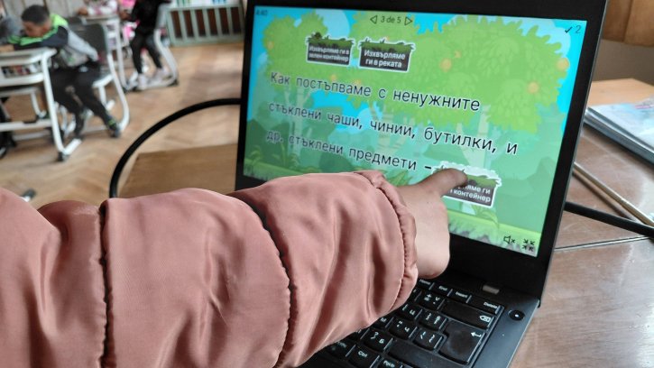 Първокласници отбелязаха Деня на Земята с творчество и грижа за природата.