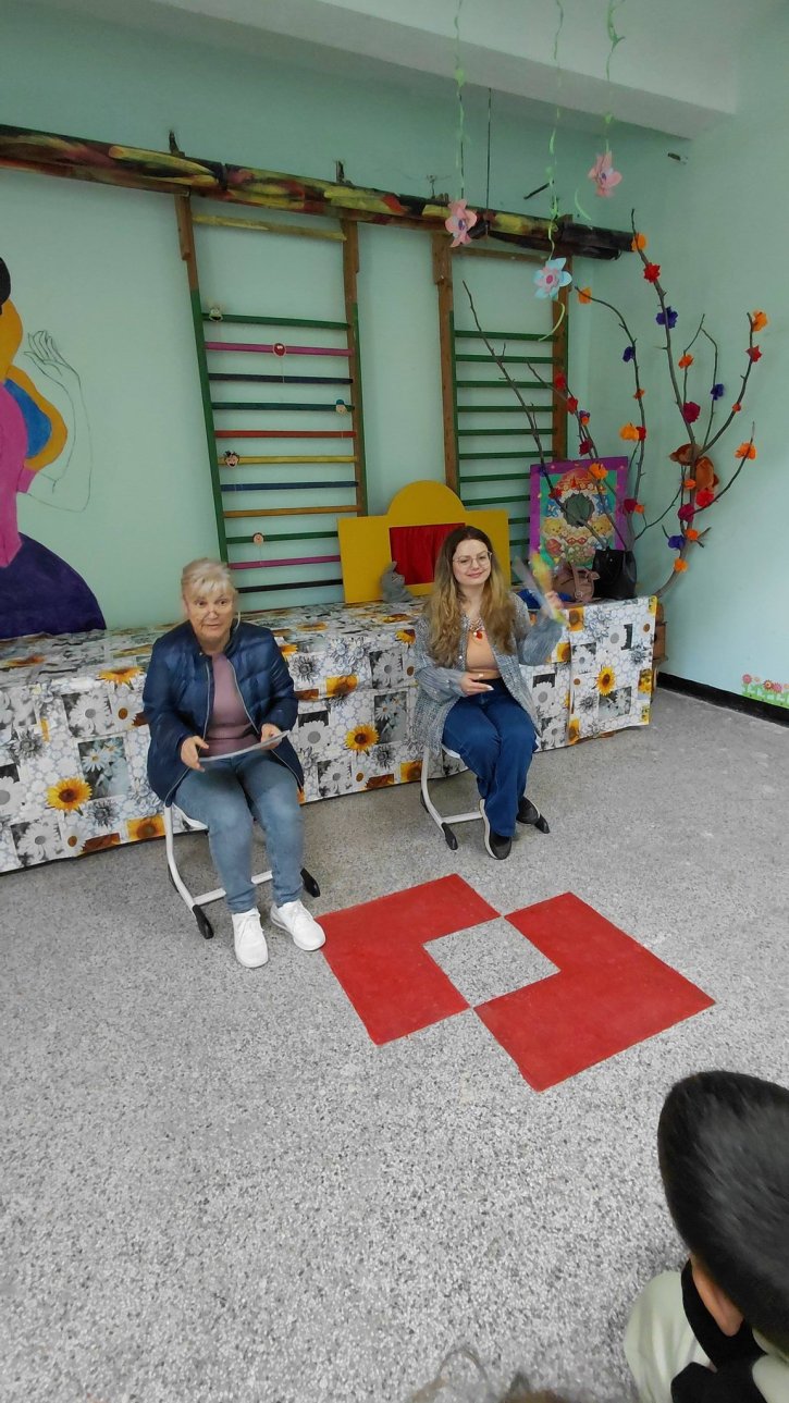 Гости от Градска библиотека „Пеньо Пенев“ гостуваха на учениците от начален етап.