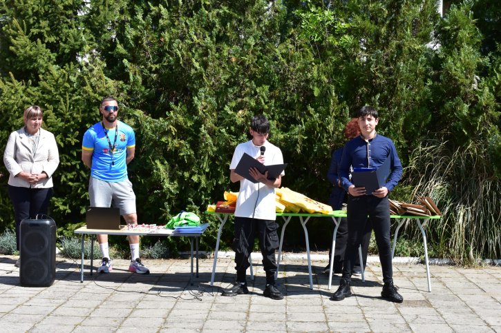 Тържествено награждаване на изявени ученици по повод патронния празник.