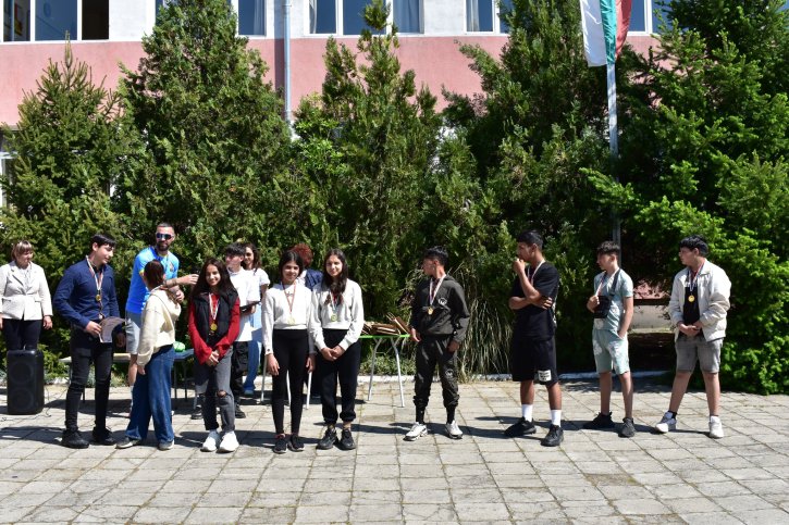 Тържествено награждаване на изявени ученици по повод патронния празник.