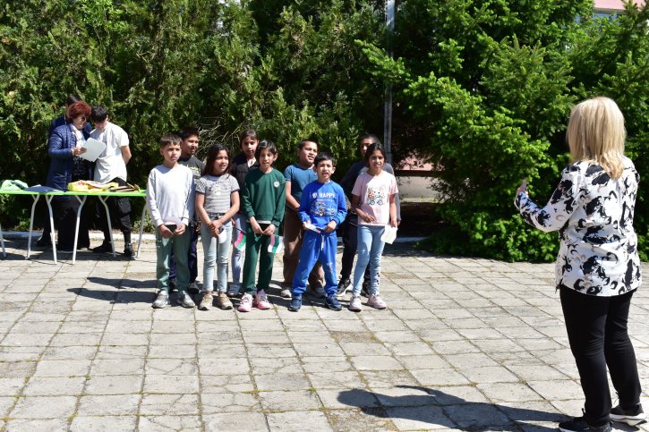 Тържествено награждаване на изявени ученици по повод патронния празник.