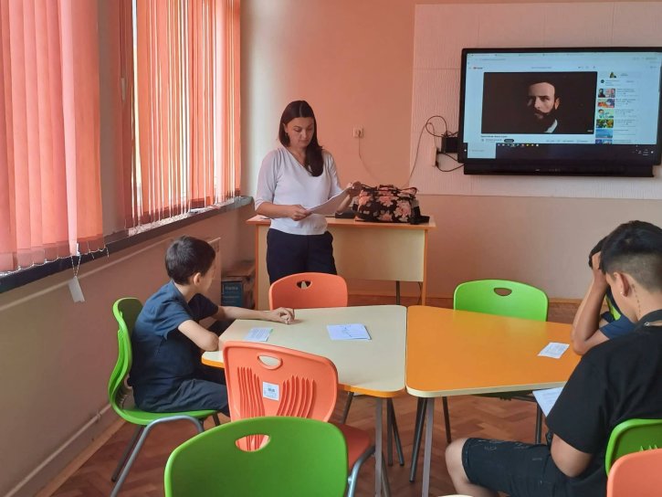 Петокласници отбелязаха Деня на Ботев с открит урок по история.