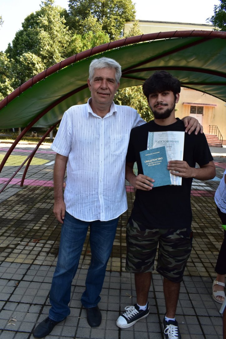 С поглед към бъдещето – 10. клас отпразнува своето успешно завършване