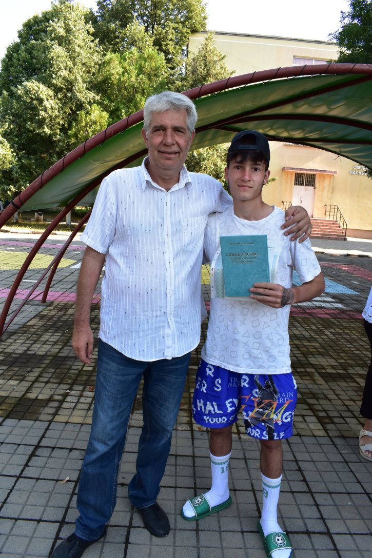 С поглед към бъдещето – 10. клас отпразнува своето успешно завършване