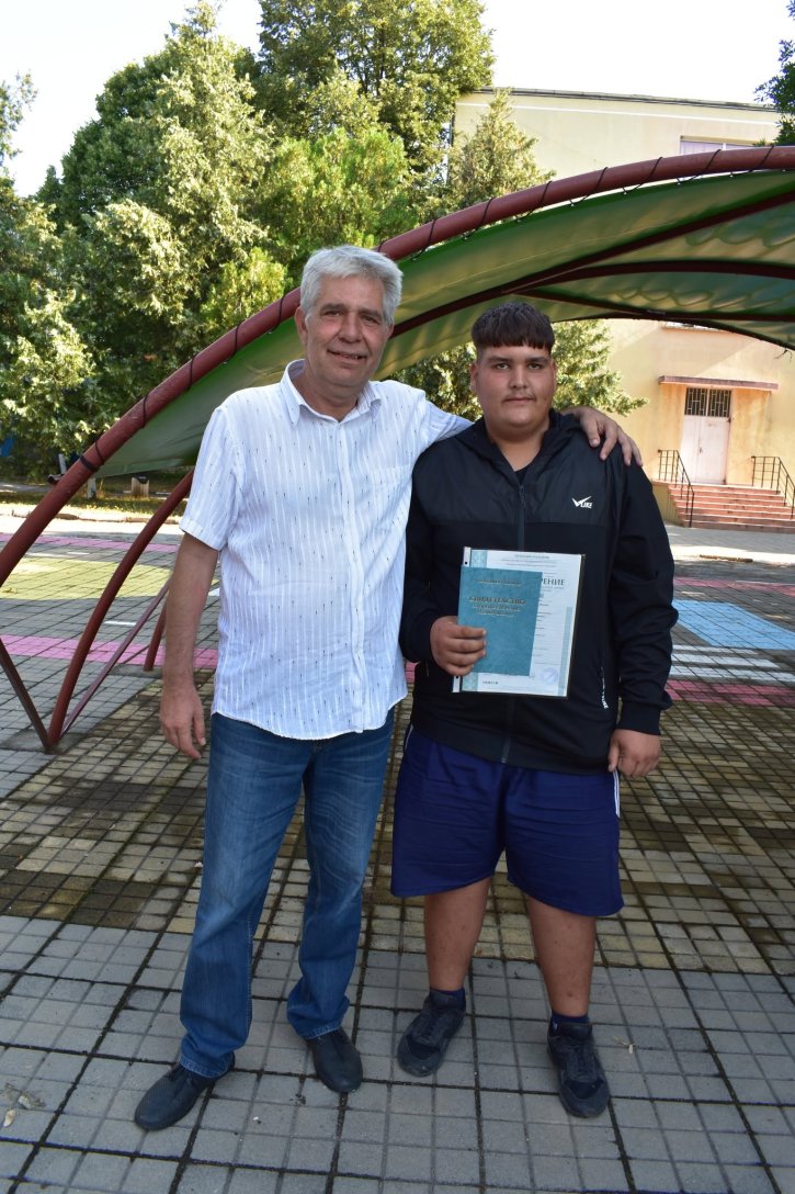 С поглед към бъдещето – 10. клас отпразнува своето успешно завършване
