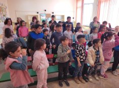 Беседа по богословие и боядисване на великденски яйца