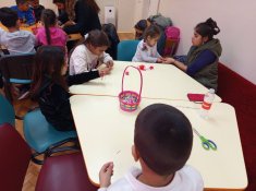 Работилница за мартеници с родители и ученици.