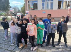 С тържествен дух и родолюбие отбелязахме 3 март в ОбУ „Св. св. Кирил и Методий“.