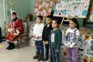 Баба Марта на гости на учениците от начален етап.