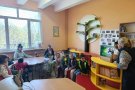 Празник на книгата в училищната библиотека с участие на ученици и гости от детска градина.