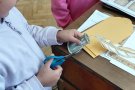 Първокласници изработиха лапбук за светите братя Кирил и Методий.
