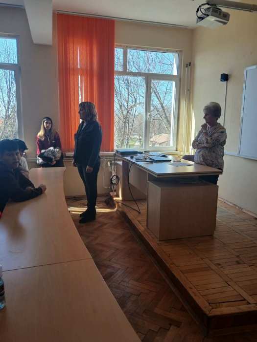 Беседа с учениците от гимназиален етап