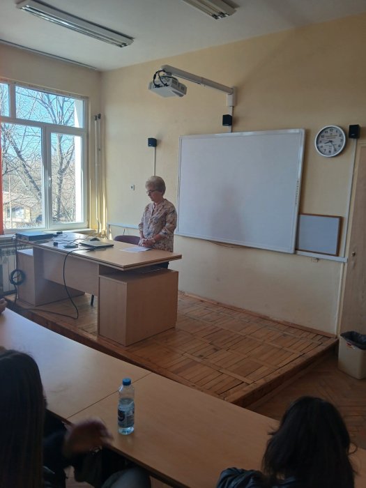 Беседа с учениците от гимназиален етап