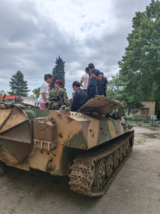 Посещение във военно формирование