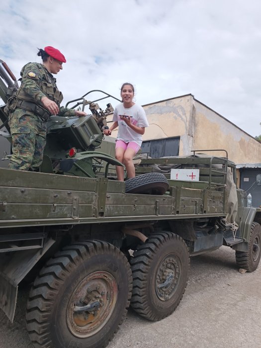 Посещение във военно формирование