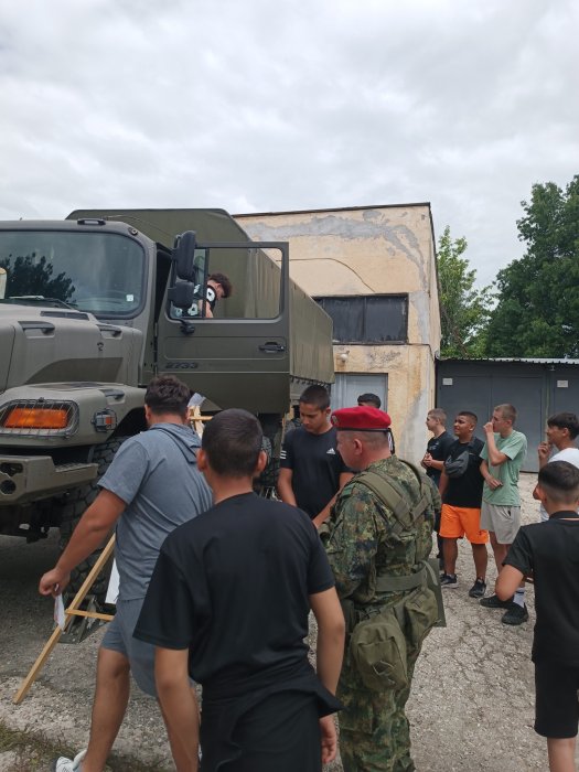 Посещение във военно формирование