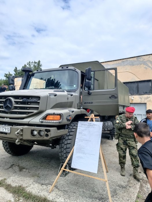 Посещение във военно формирование