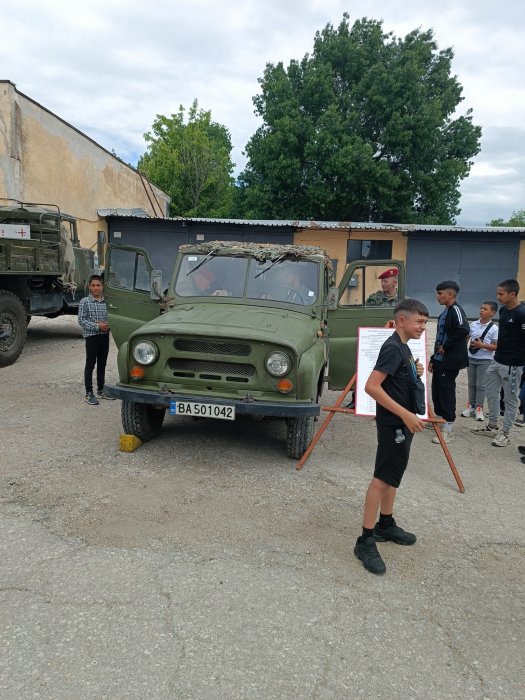 Посещение във военно формирование