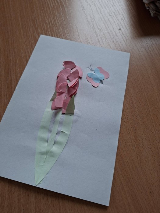 Апликации с цъфнали зюмбюли.