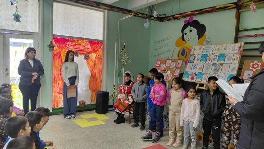 Баба Марта на гости на учениците от начален етап.