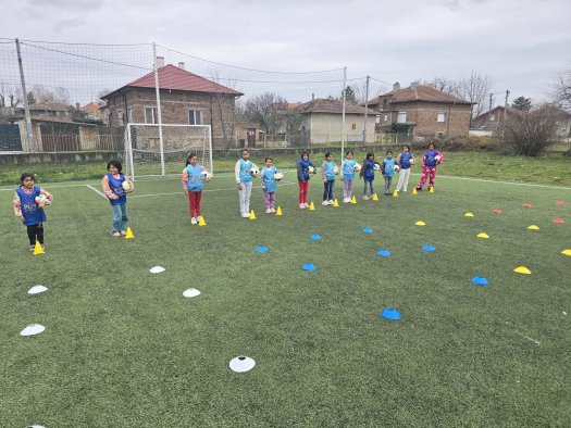ОбУ „Св. св. Кирил и Методий“ и UEFA Playmakers – заедно за развитието на момичетата във футбола.