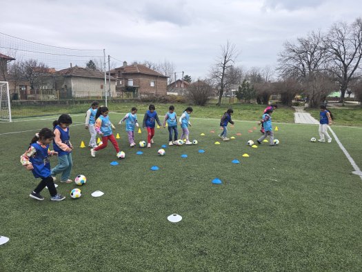 ОбУ „Св. св. Кирил и Методий“ и UEFA Playmakers – заедно за развитието на момичетата във футбола.