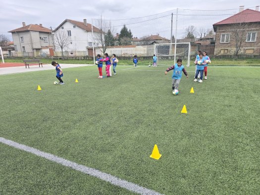 ОбУ „Св. св. Кирил и Методий“ и UEFA Playmakers – заедно за развитието на момичетата във футбола.