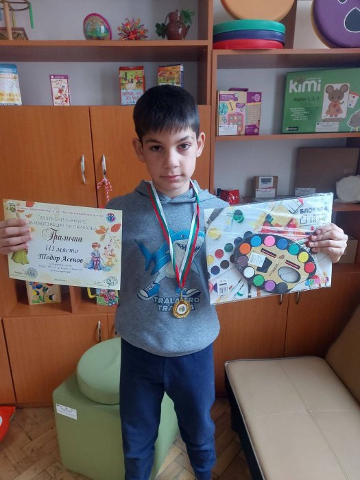 Награди за наши ученици в общински конкурс за илюстрация на приказка.