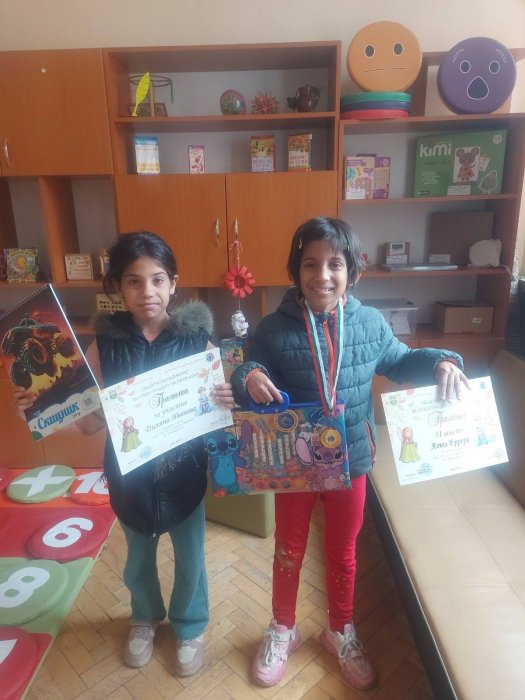 Награди за наши ученици в общински конкурс за илюстрация на приказка.