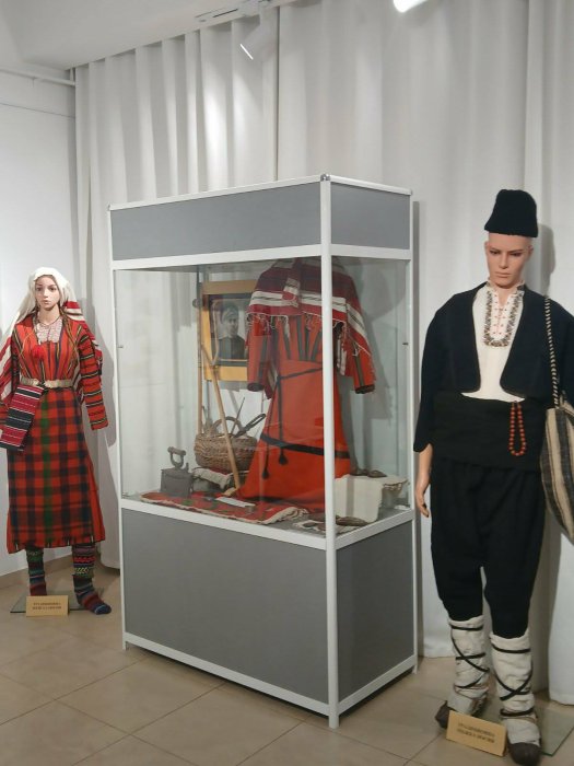 Ученици посетиха изложбата „Батак 1876 г. – хроника на една безсмъртна пролет“ в Исторически музей – Димитровград.