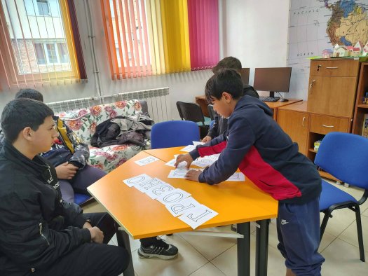 Ученици от 5. клас посетиха Градска библиотека „Пеньо Пенев“ в рамките на Националния маратон на четенето.