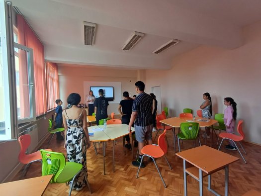 Петокласници отбелязаха Деня на Ботев с открит урок по история.
