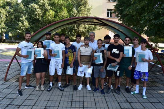 С поглед към бъдещето – 10. клас отпразнува своето успешно завършване