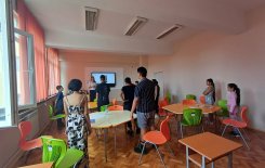 Петокласници отбелязаха Деня на Ботев с открит урок по история.